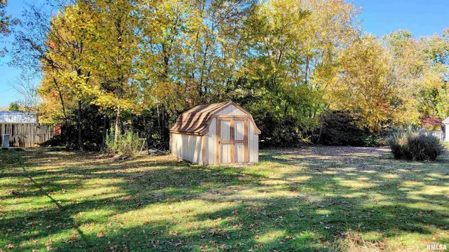 $179,900 | 202 Westernaire Drive, Marion, IL 62959