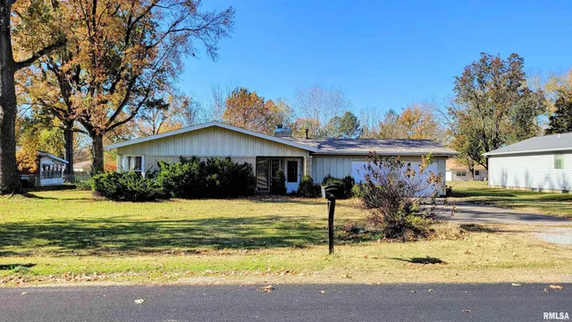 $179,900 | 202 Westernaire Drive, Marion, IL 62959