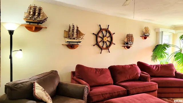 $179,900 | 202 Westernaire Drive, Marion, IL 62959