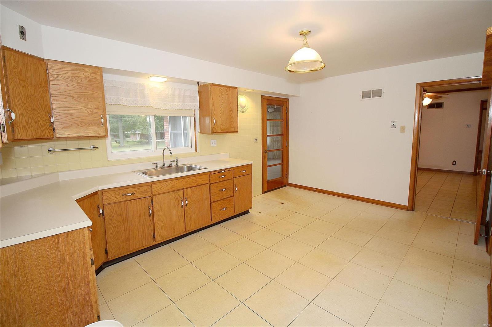 9950 Sappington Road St. Louis, MO 63128 - Photo 8 of 36 Gallery Image 8