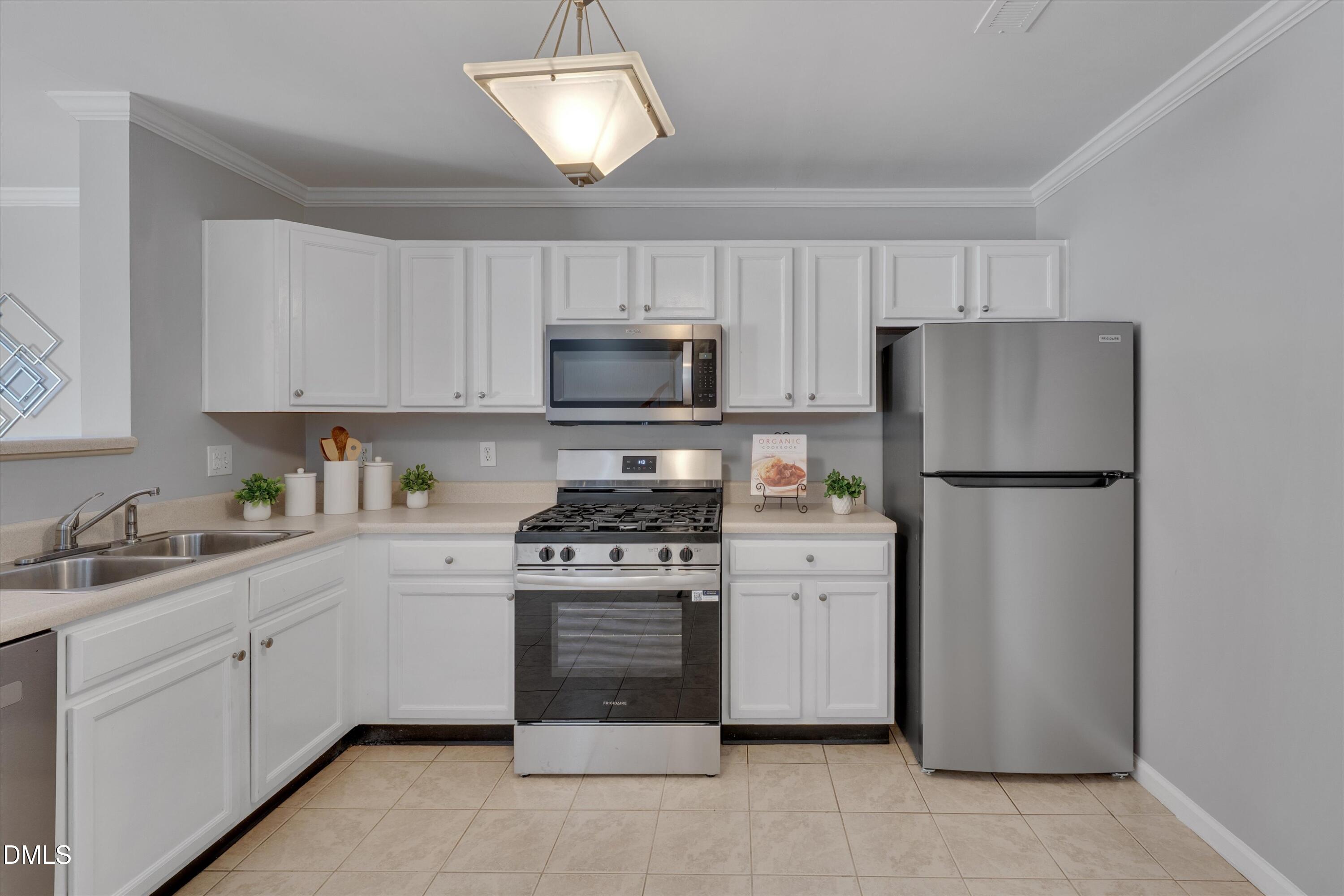 2621 Ivory Run Way, Unit 105 Raleigh, NC 27603 - Photo 4 of 22 12-2621 Ivory Run Unit 105-12