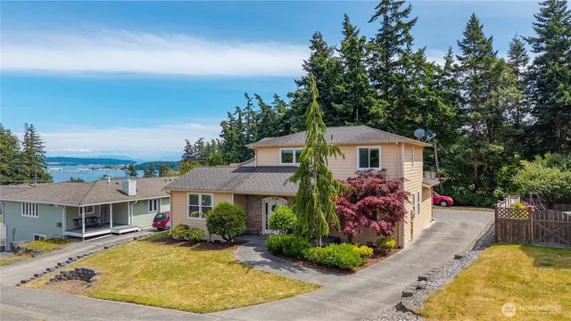 $645,000 | 2140 Southwest Vista Park Drive, Oak Harbor, WA 98277
