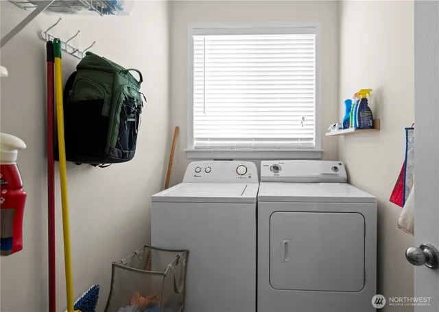 $645,000 | 2140 Southwest Vista Park Drive, Oak Harbor, WA 98277