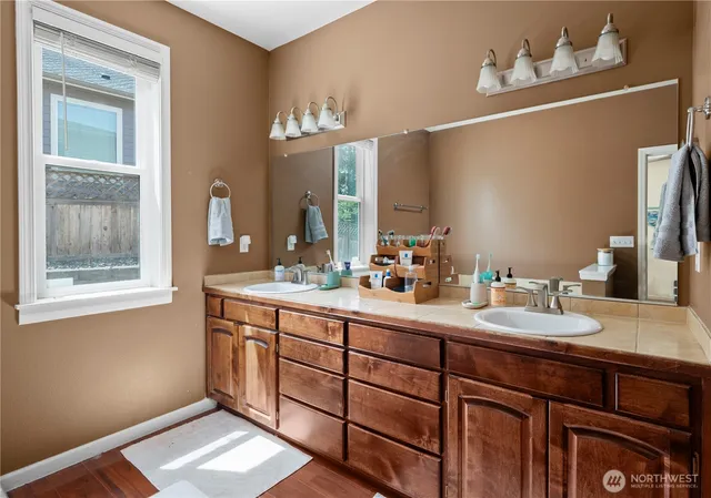 $645,000 | 2140 Southwest Vista Park Drive, Oak Harbor, WA 98277