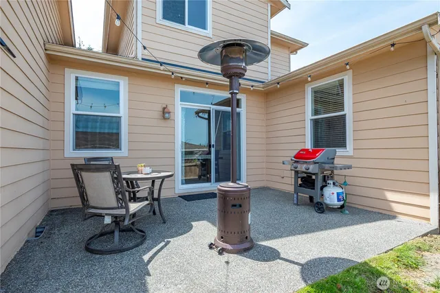 $645,000 | 2140 Southwest Vista Park Drive, Oak Harbor, WA 98277