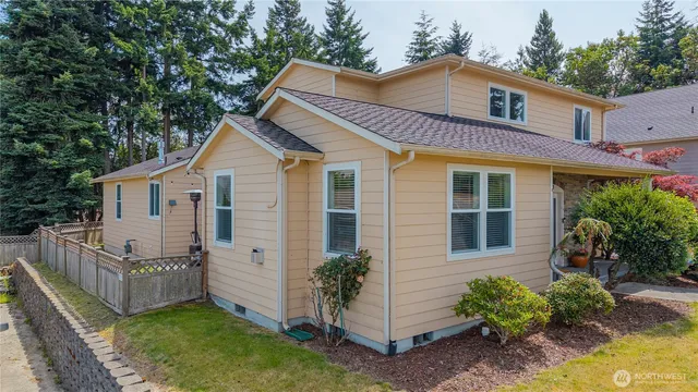 $645,000 | 2140 Southwest Vista Park Drive, Oak Harbor, WA 98277