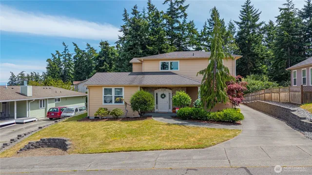 $645,000 | 2140 Southwest Vista Park Drive, Oak Harbor, WA 98277