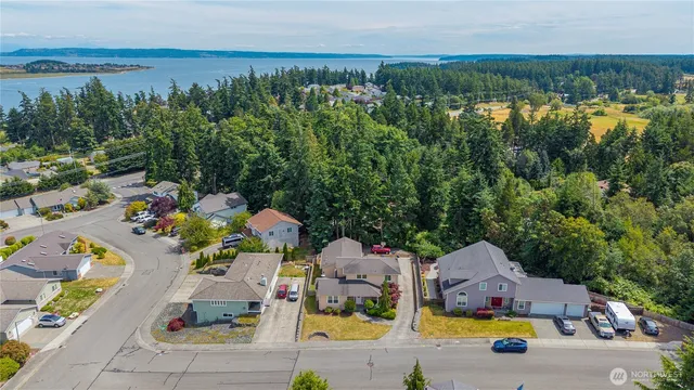 $645,000 | 2140 Southwest Vista Park Drive, Oak Harbor, WA 98277