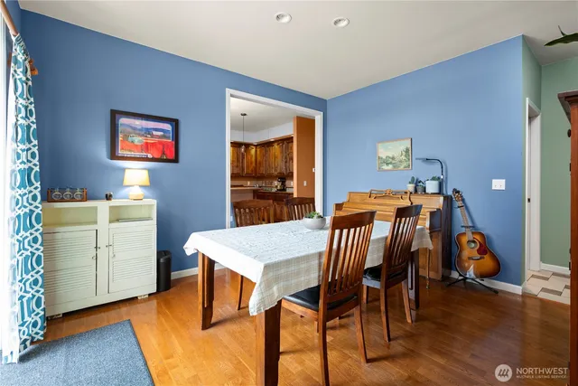 $645,000 | 2140 Southwest Vista Park Drive, Oak Harbor, WA 98277