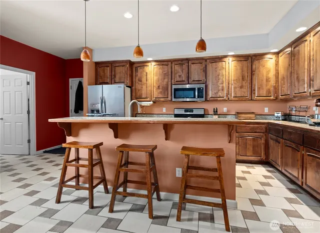 $645,000 | 2140 Southwest Vista Park Drive, Oak Harbor, WA 98277