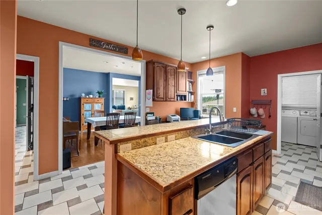 $645,000 | 2140 Southwest Vista Park Drive, Oak Harbor, WA 98277