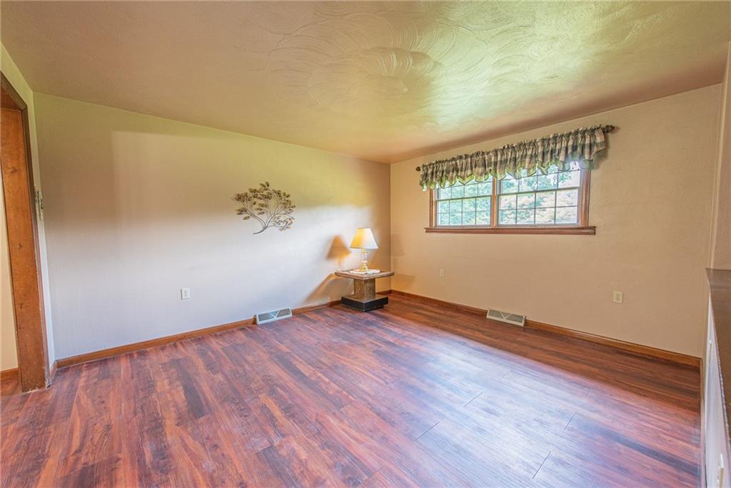 430 Jack Road Vandergrift, PA 15690 - Photo 7 of 25