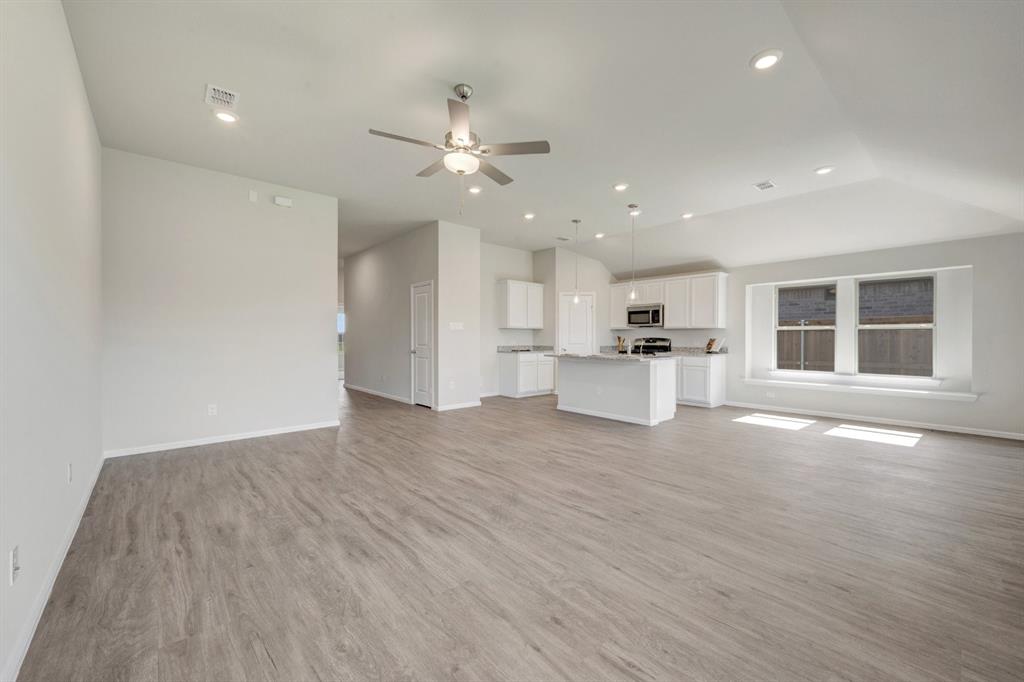 14212 Zealand Drive Pilot Point, TX 76258 - Photo 12 of 35 Gallery Image 12