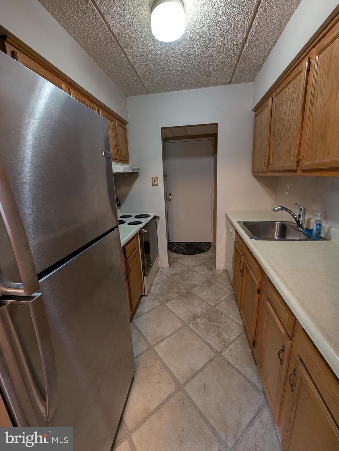 280 Bridgewater Road, Unit D1 Brookhaven, PA 19015 - Photo 5 of 15 a kitchen with stainless steel appliances granite countertop a refrigerator and a sink