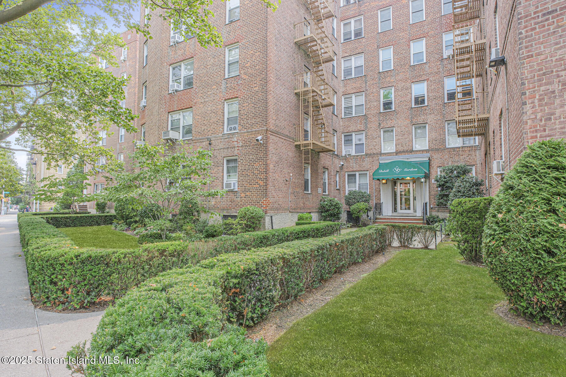 36 Dahill Road, Unit 4F Brooklyn, NY 11218 - Photo 2 of 25 a view of a building with garden