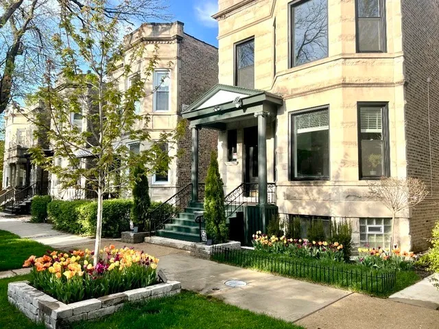 $3,500 | 2447 North Mozart Street, Unit 1, Chicago, IL 60647