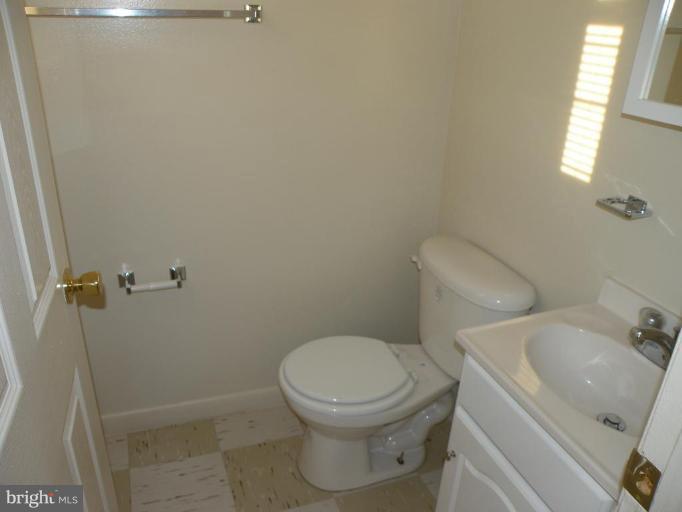 5206 Darien Road Baltimore, MD 21206 - Photo 13 of 13 Half Bath 1
