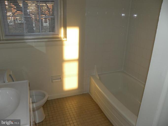 5206 Darien Road Baltimore, MD 21206 - Photo 6 of 13 Bath #1