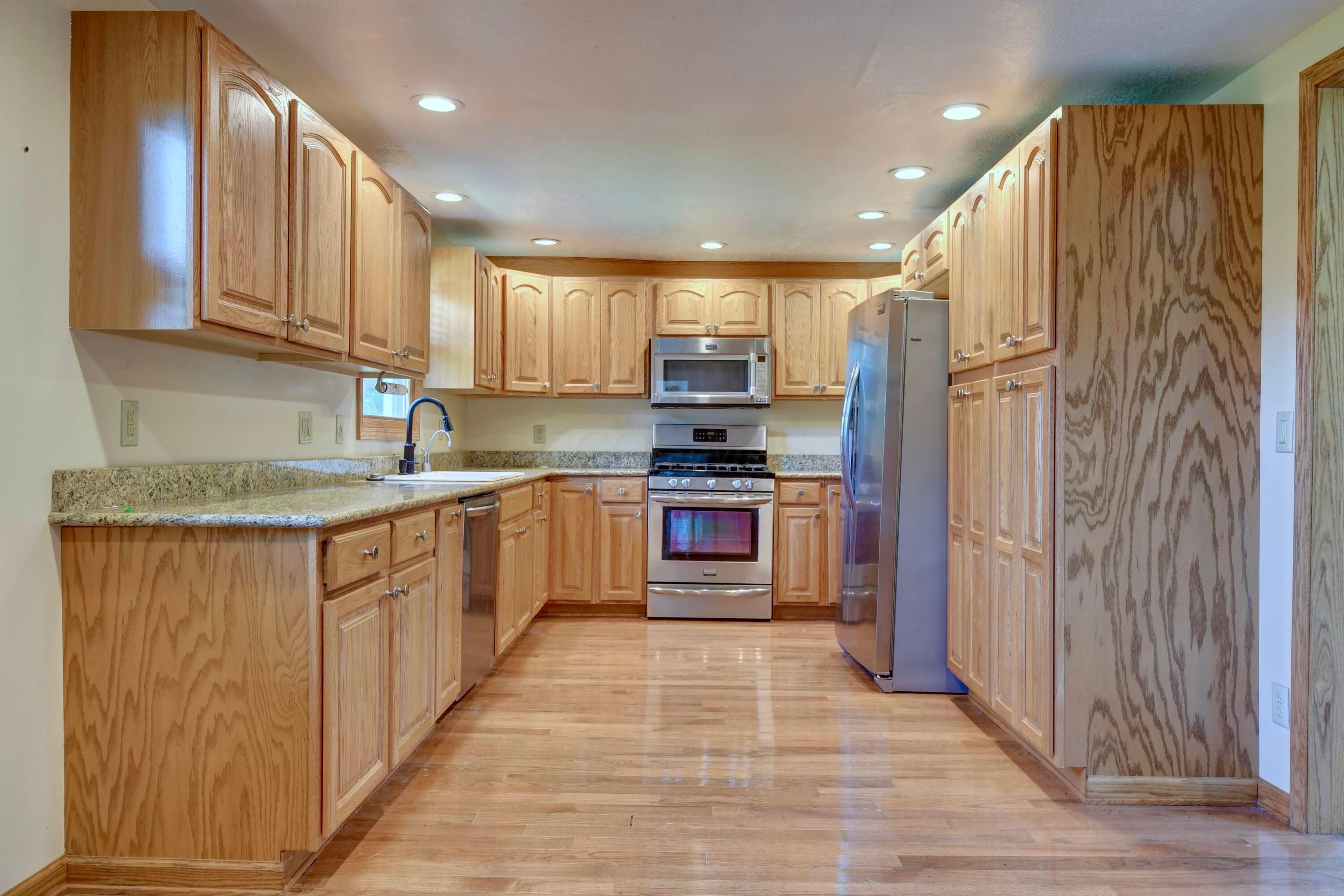3993 Wadsworth Road Norton, OH 44203 - Photo 12 of 48