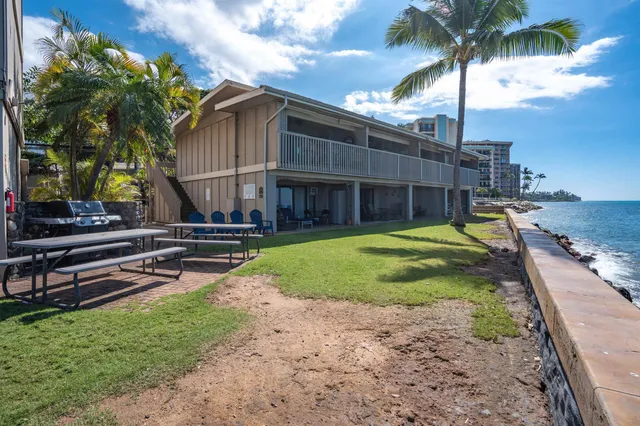 $579,000 | 4440 Lower Honoapiilani Road, Unit 221, Lahaina, HI 96761
