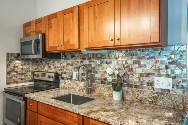 $579,000 | 4440 Lower Honoapiilani Road, Unit 221, Lahaina, HI 96761