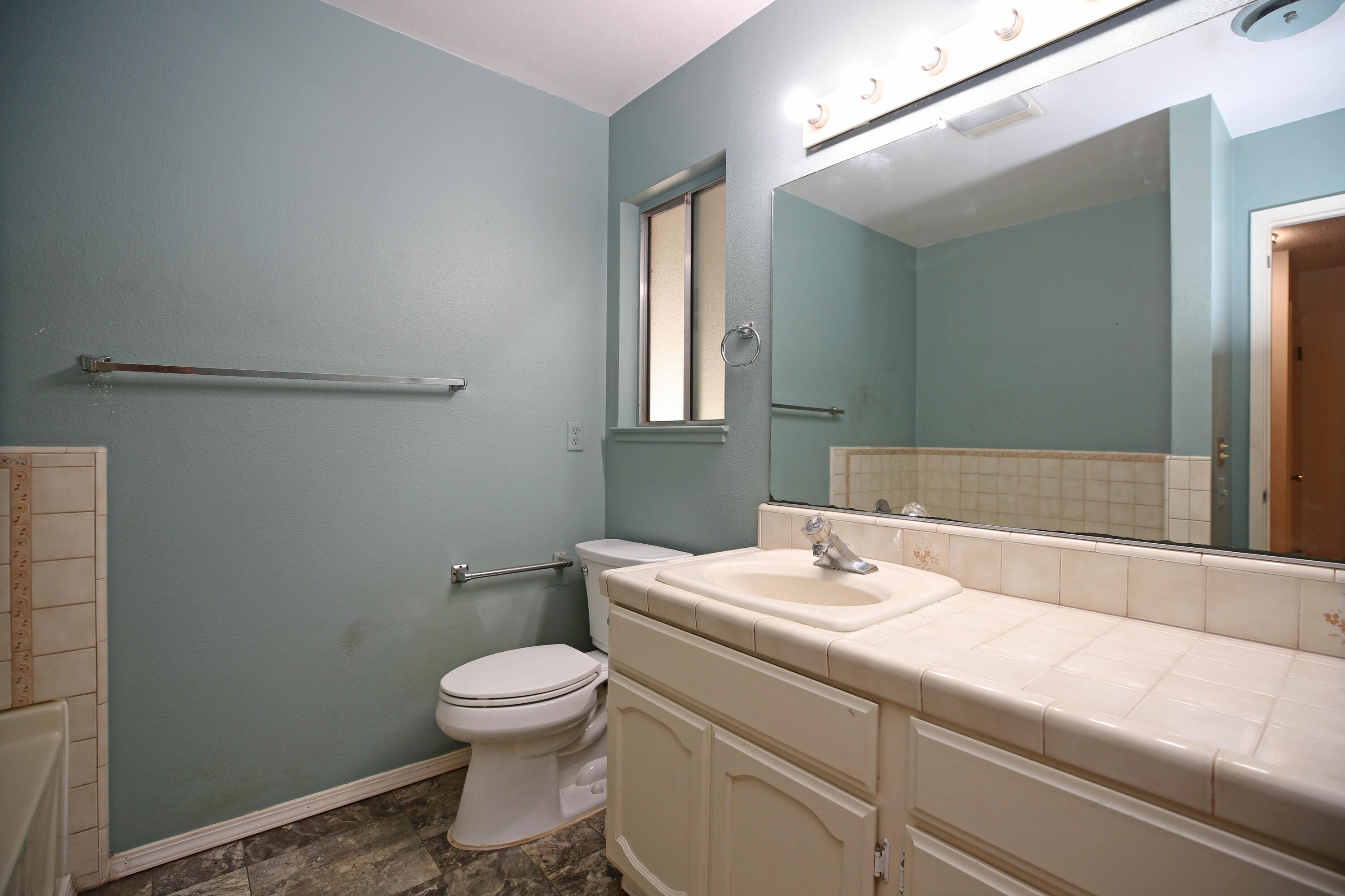 1144 Denton Way Redding, CA 96002 - Photo 11 of 22 Hall Bathroom
