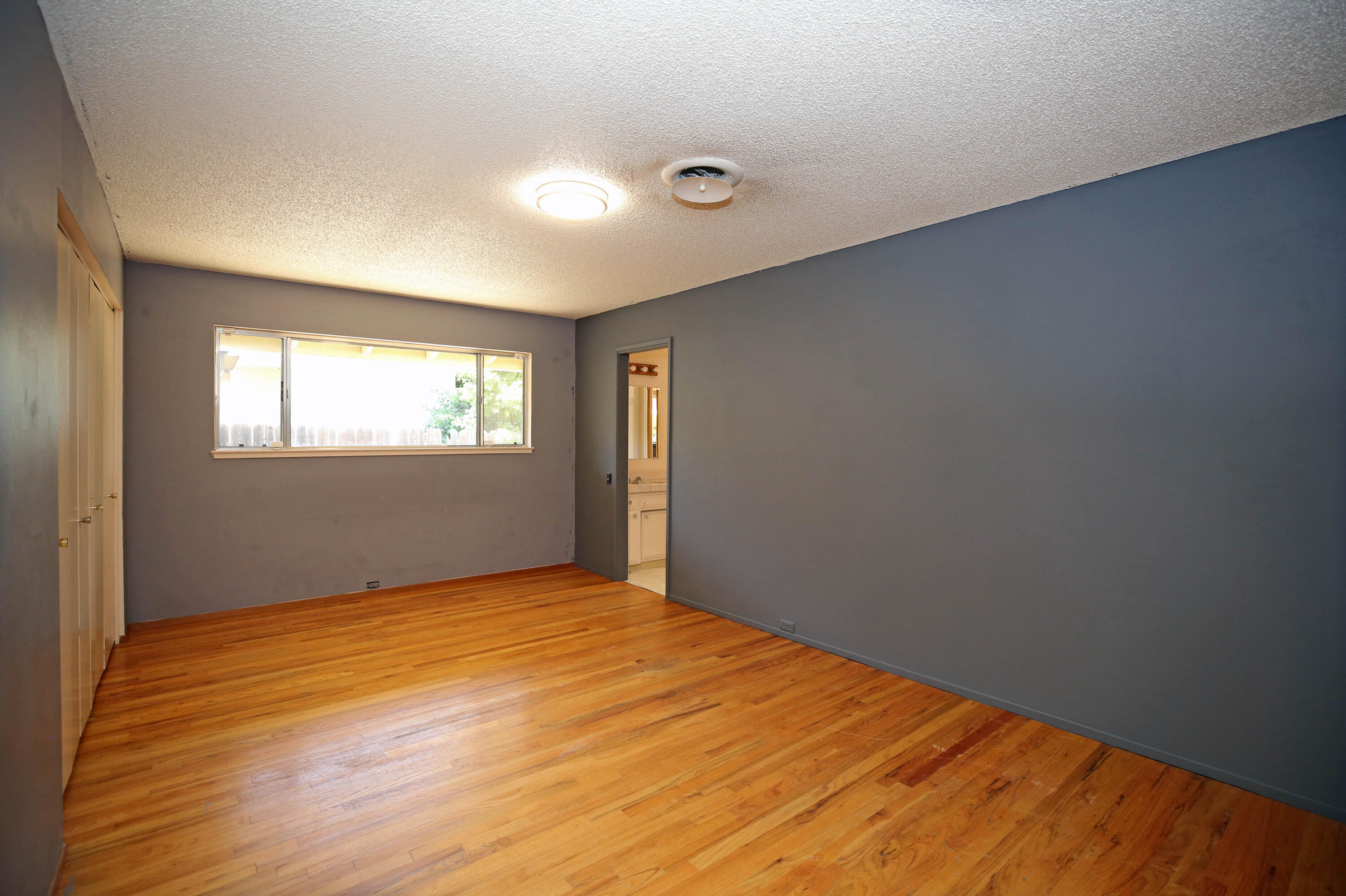 1144 Denton Way Redding, CA 96002 - Photo 12 of 22 Master Bedroom