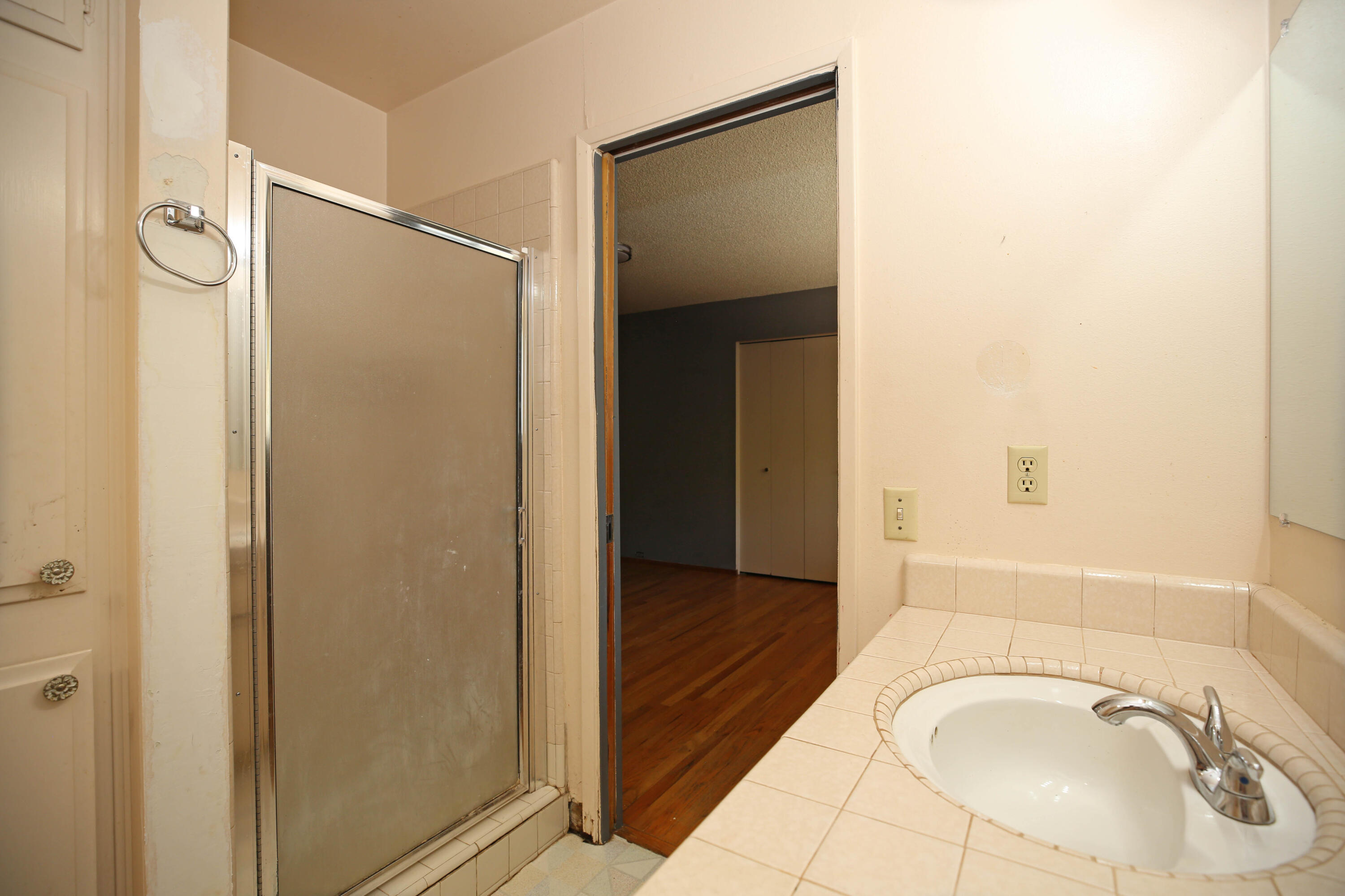 1144 Denton Way Redding, CA 96002 - Photo 13 of 22 Master Bathroom