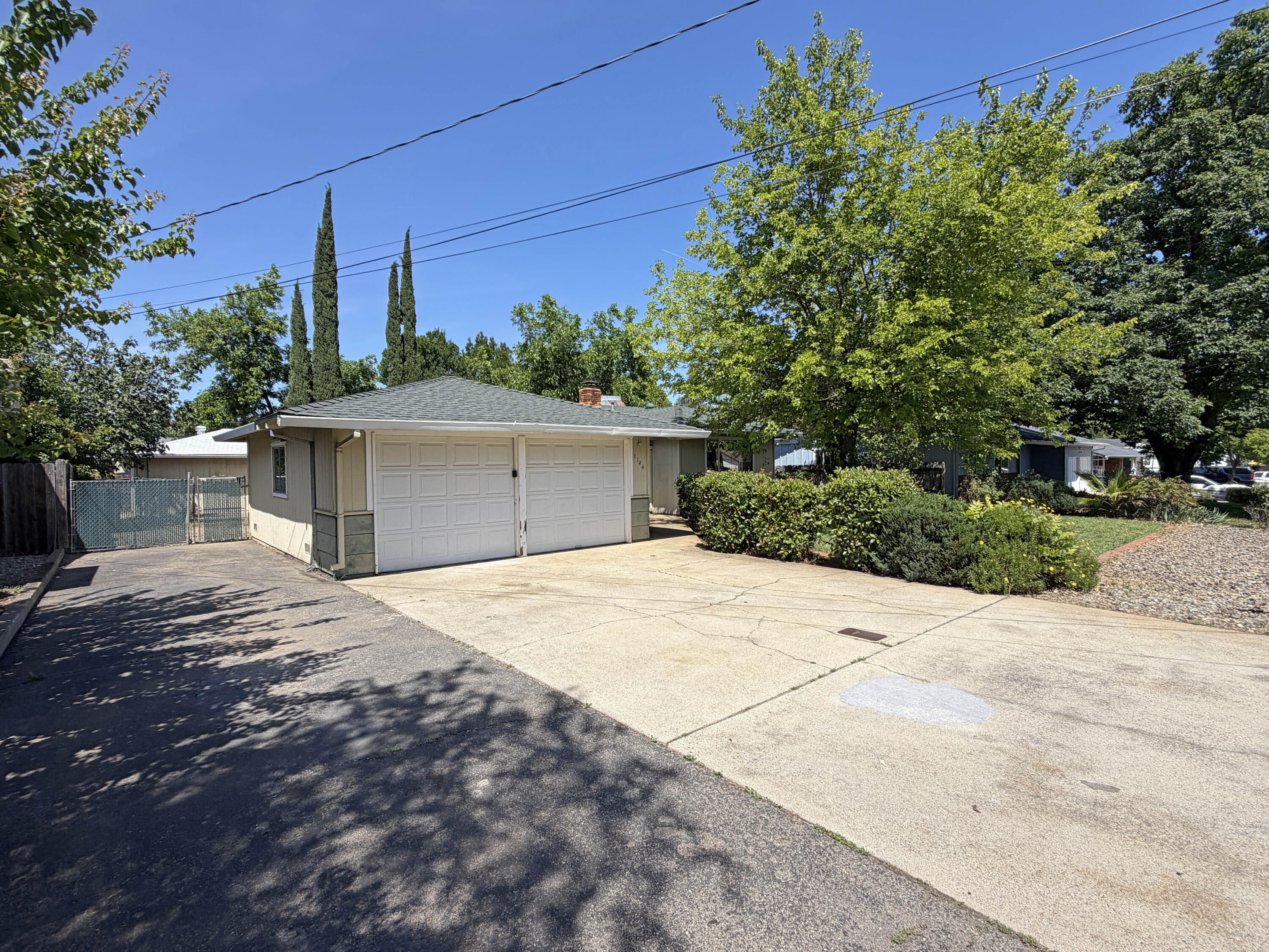 1144 Denton Way Redding, CA 96002 - Photo 21 of 22 Front