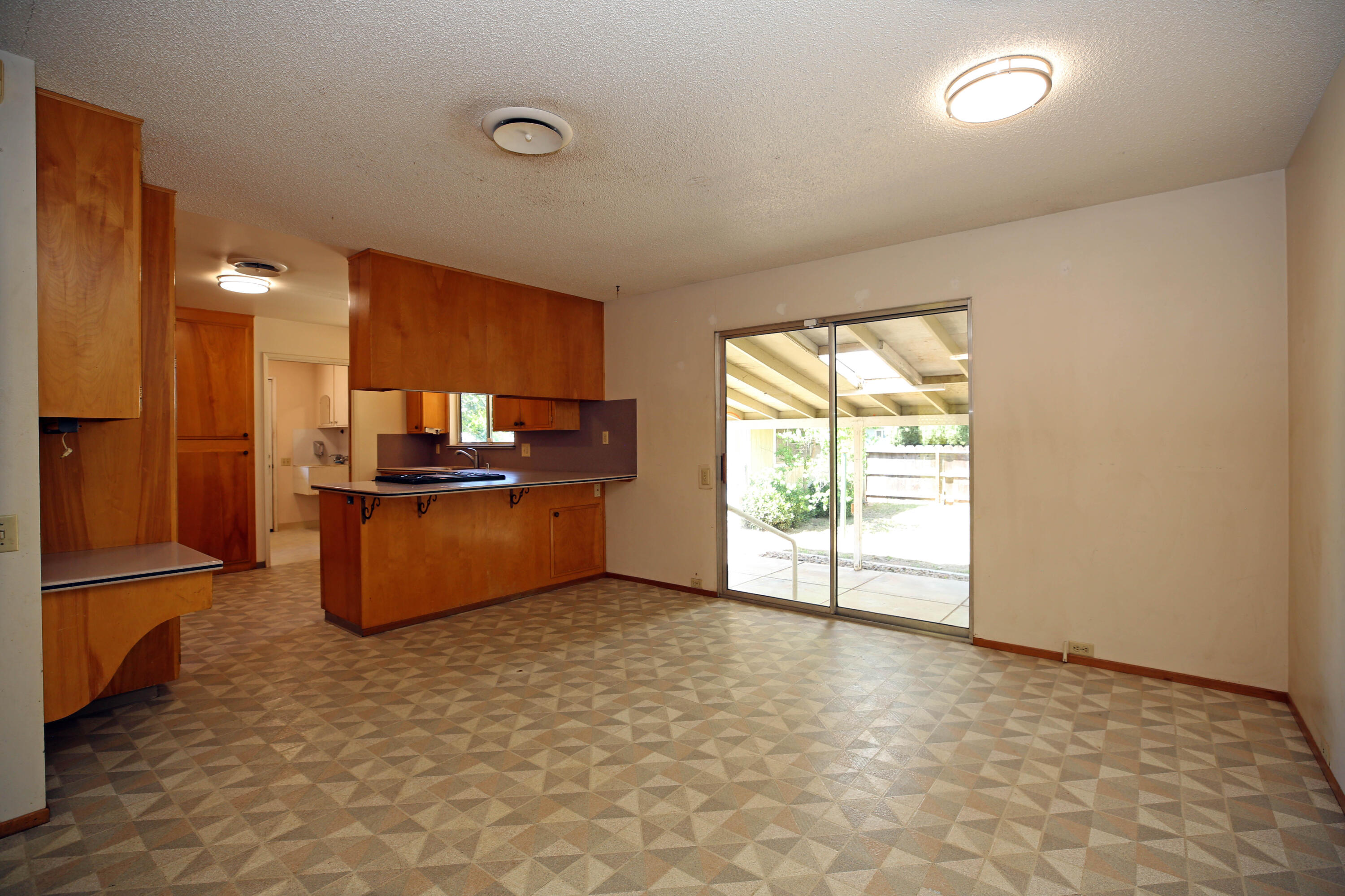 1144 Denton Way Redding, CA 96002 - Photo 7 of 22 Dining Area