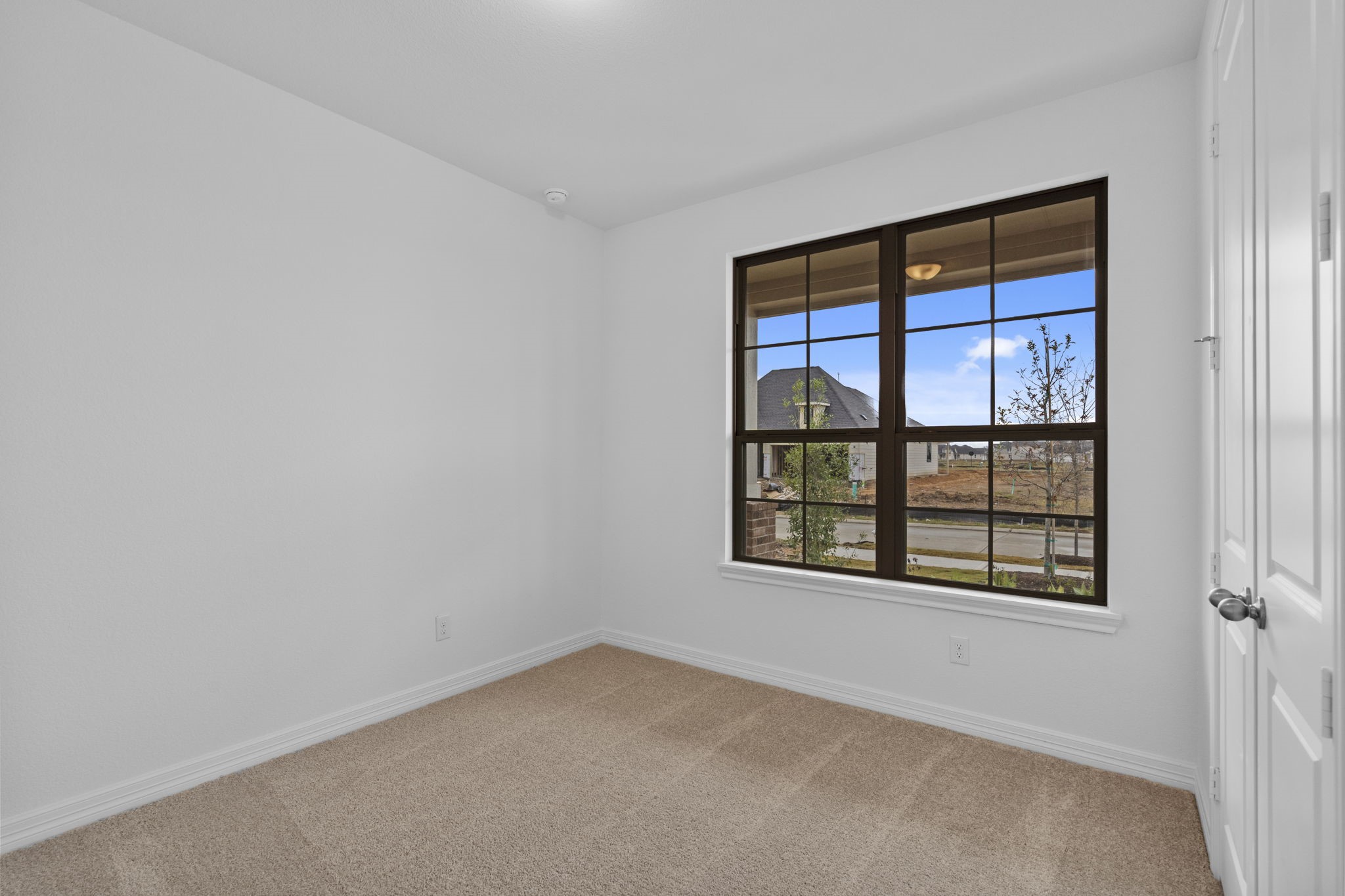 10639 Forward Street Richmond, TX 77469 - Photo 12 of 31 Well-appointed secondary bedroom offering classic proportions and a timeless backdrop for guests or everyday living.