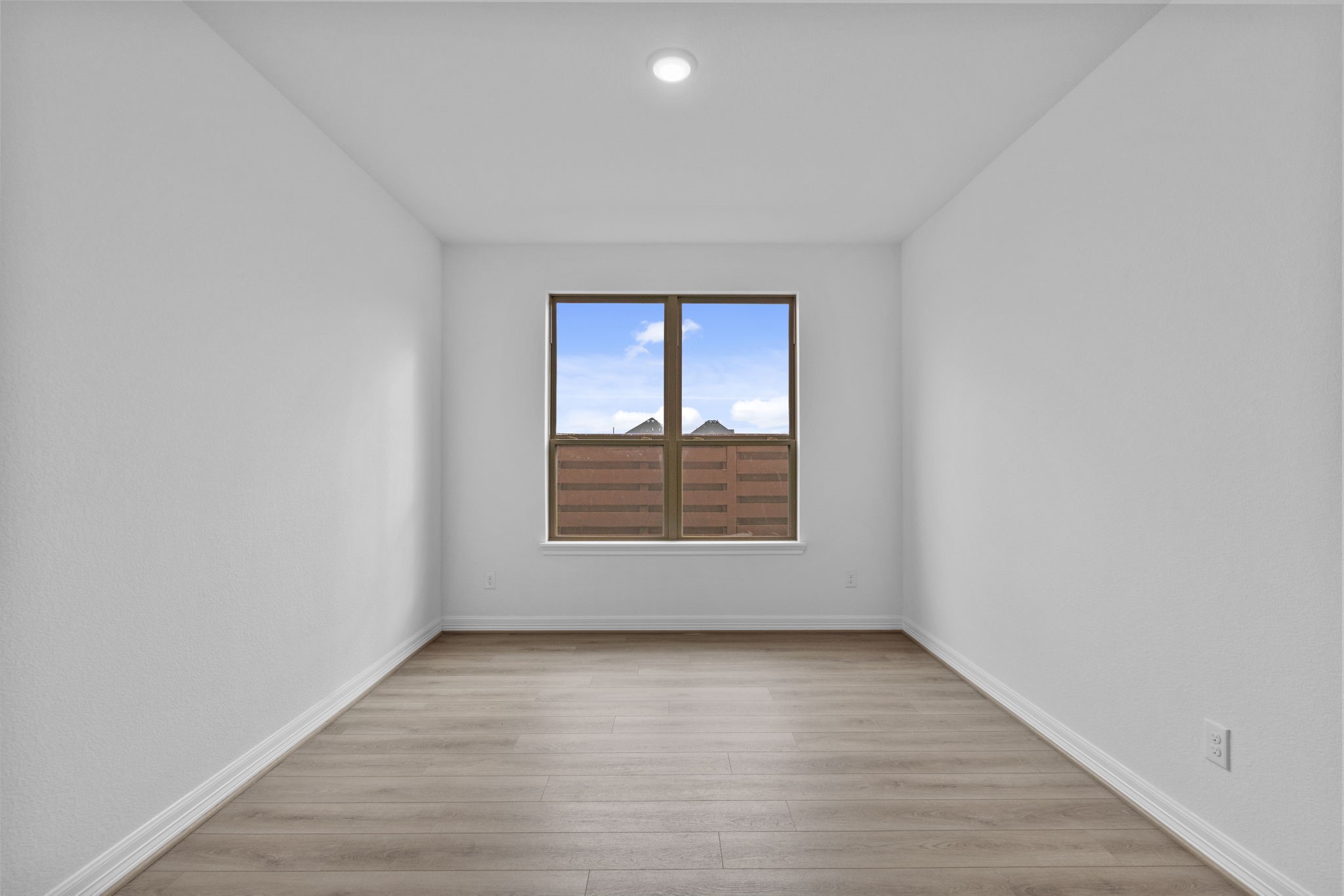 10639 Forward Street Richmond, TX 77469 - Photo 13 of 31 This flexible space adapts effortlessly as a home office, library, or additional lounge with classic appeal.