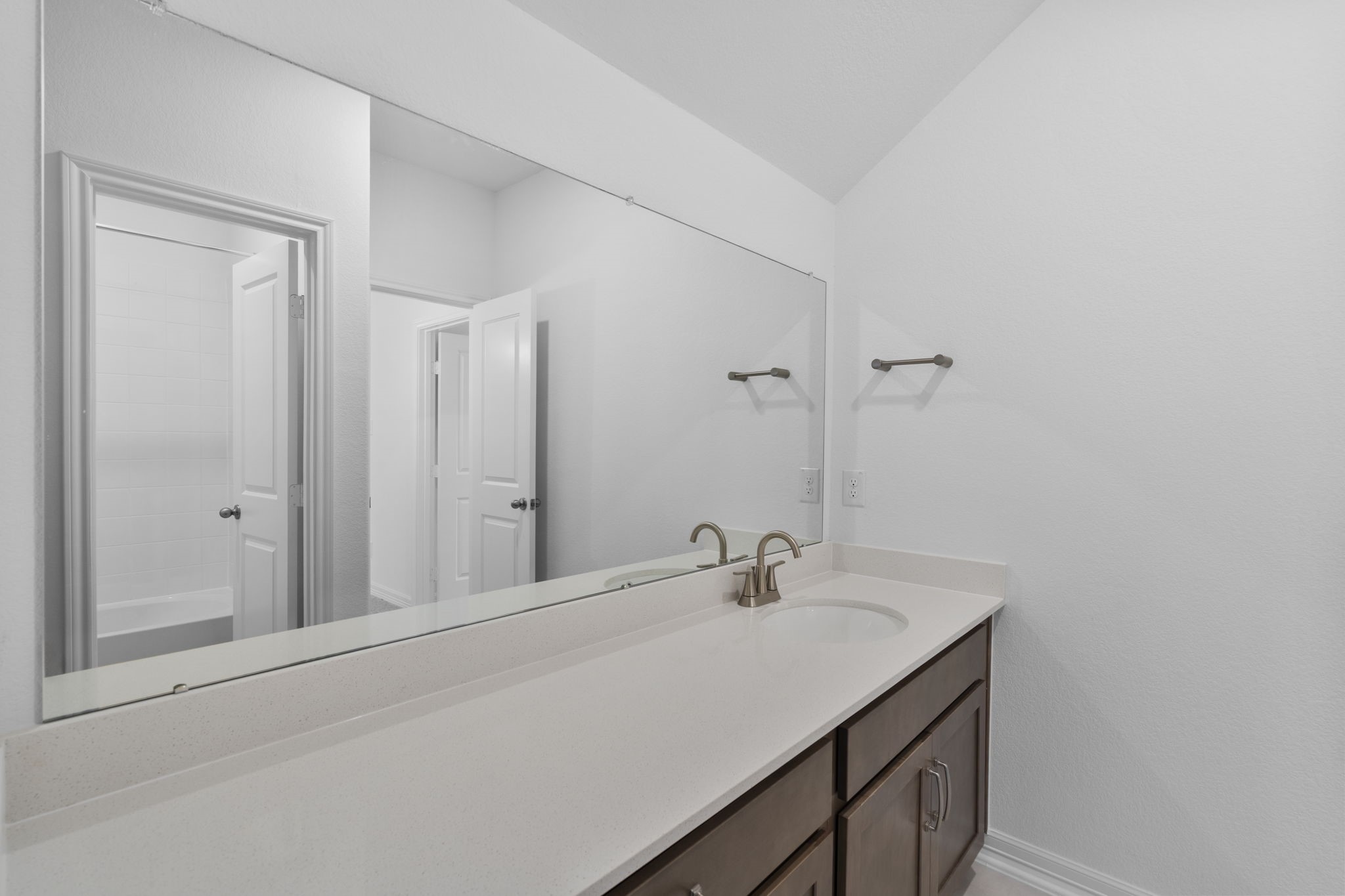 10639 Forward Street Richmond, TX 77469 - Photo 17 of 31 This secondary bathroom blends traditional elegance with practical design for everyday use.