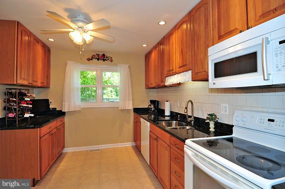 9785 Hillsmere Road Ellicott City, MD 21042 - Photo 1 of 28 Kitchen