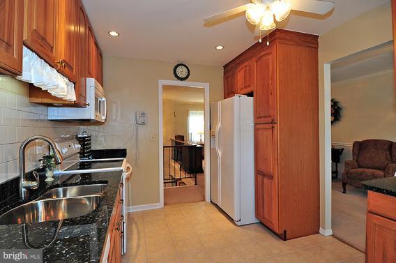 9785 Hillsmere Road Ellicott City, MD 21042 - Photo 16 of 28 Kitchen