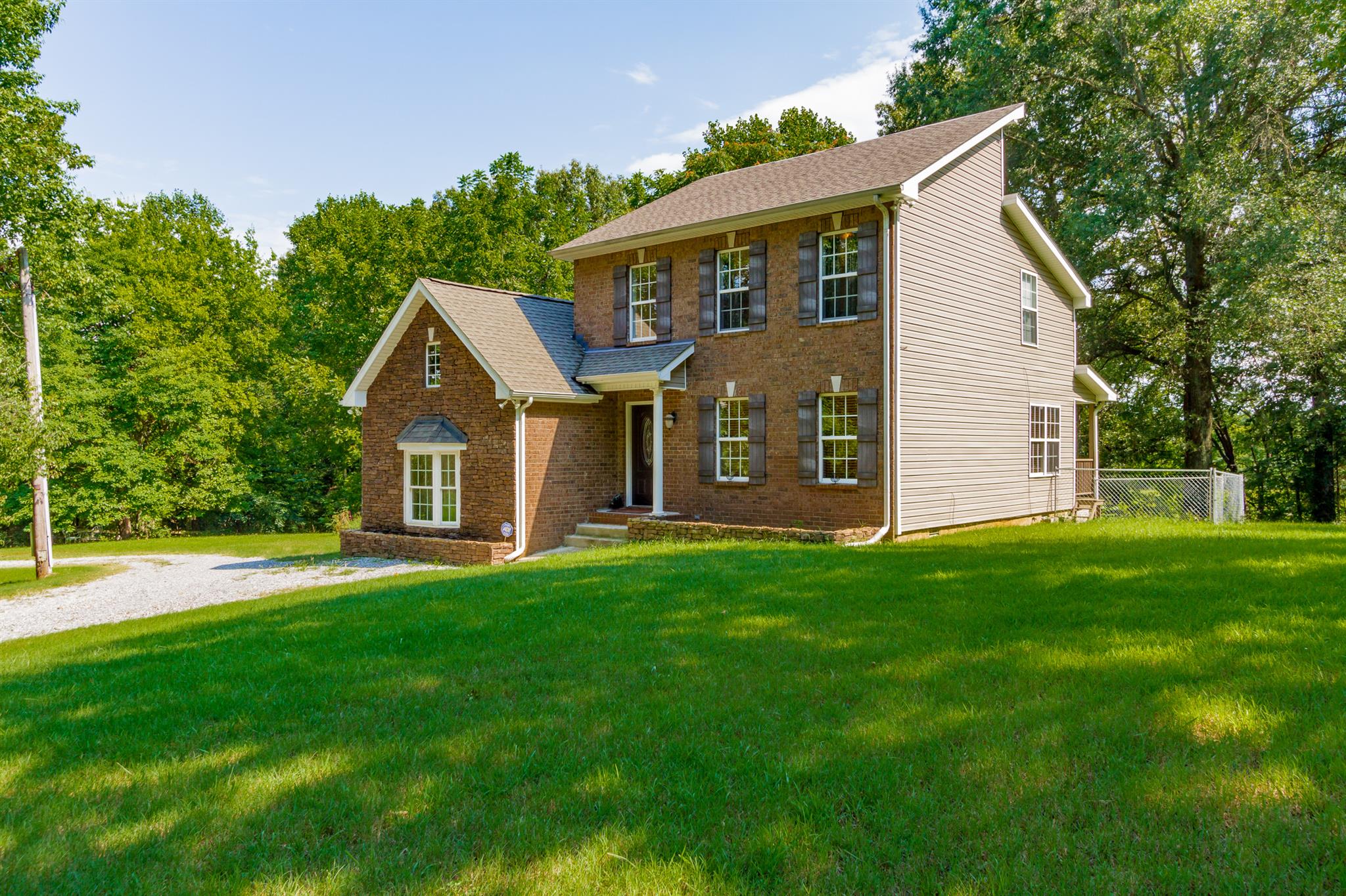 3701 Oakland Road Springfield, TN 37172 - Photo 2 of 22 a front view of a house with a garden