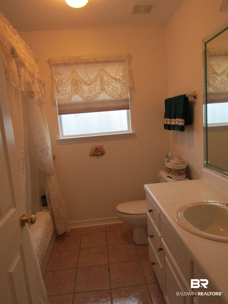 2759 Manuel Circle Lillian, AL 36549 - Photo 21 of 26 Guest Bath