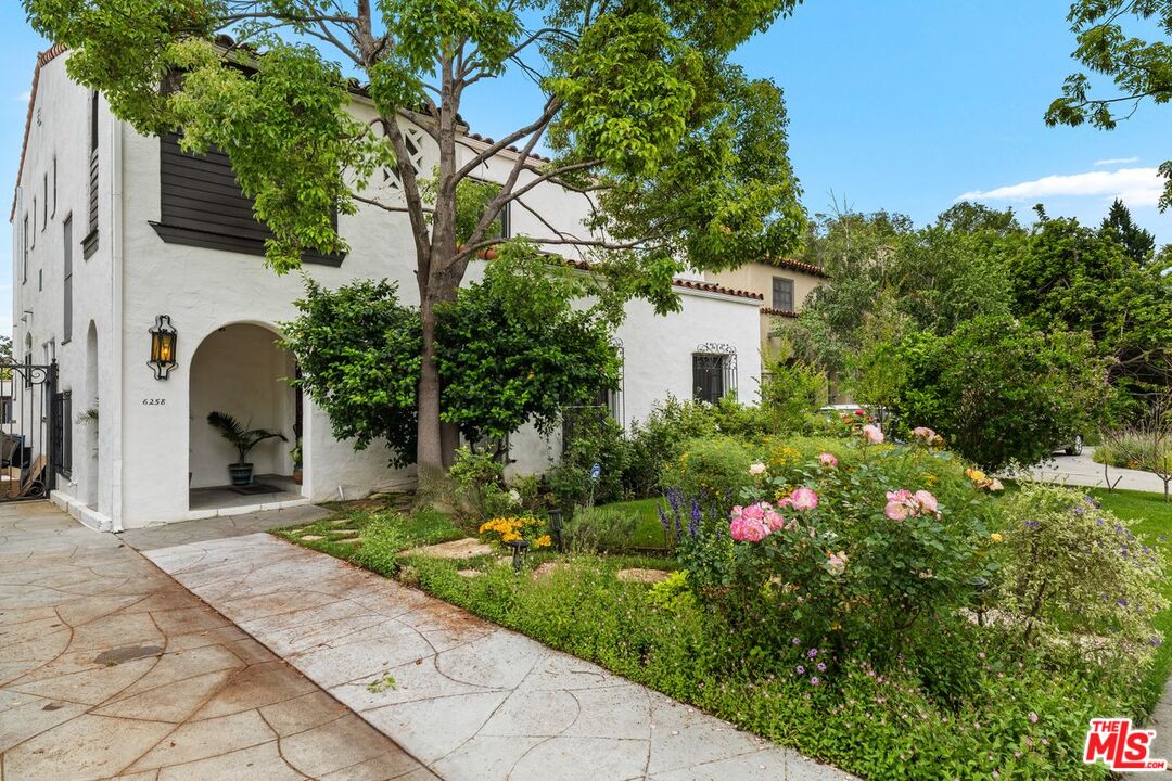 6258 Warner Drive Los Angeles, CA 90048 - Photo 1 of 32