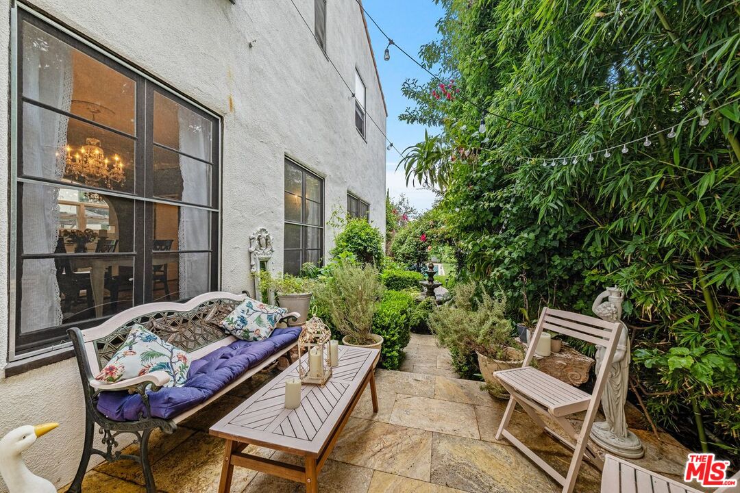 6258 Warner Drive Los Angeles, CA 90048 - Photo 11 of 32