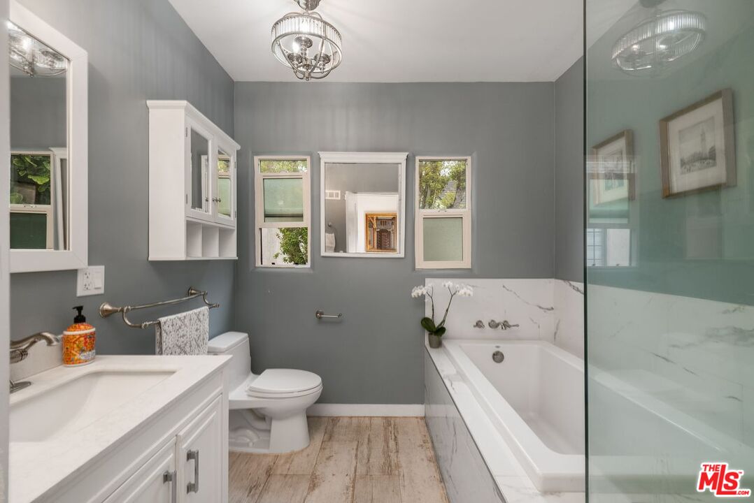 6258 Warner Drive Los Angeles, CA 90048 - Photo 16 of 32