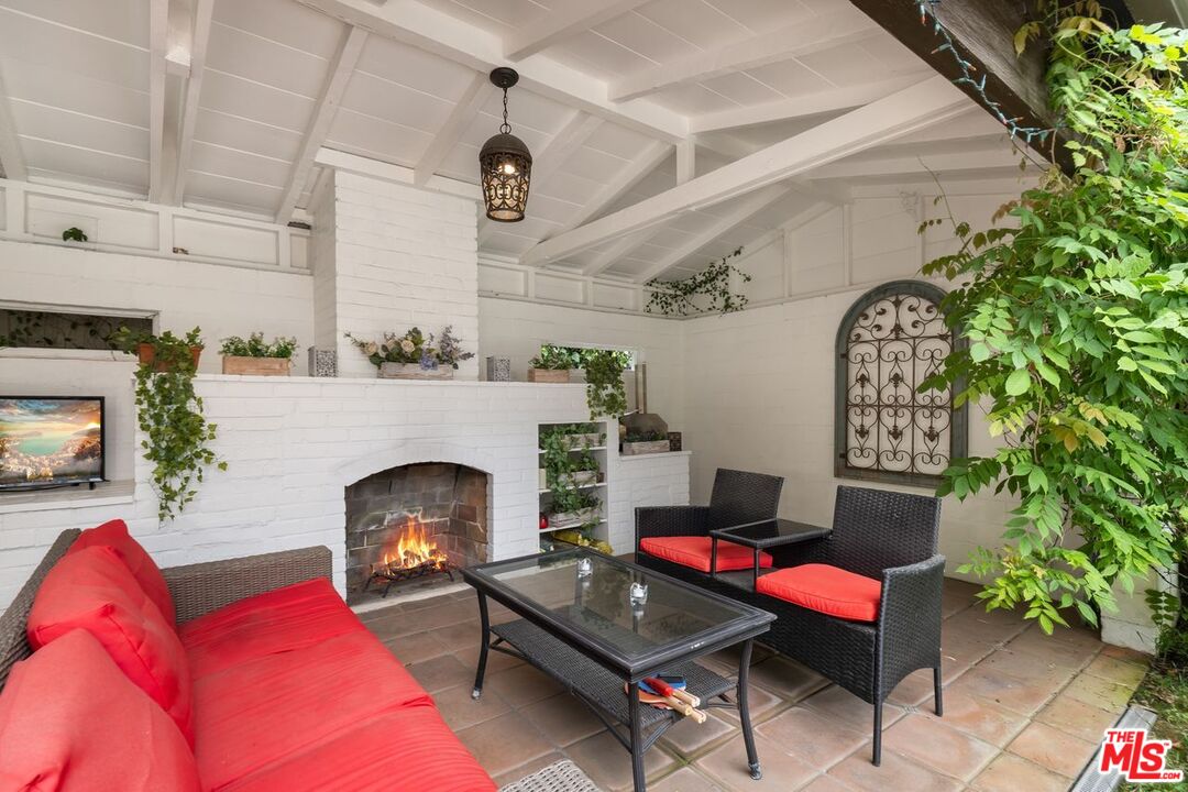 6258 Warner Drive Los Angeles, CA 90048 - Photo 22 of 32