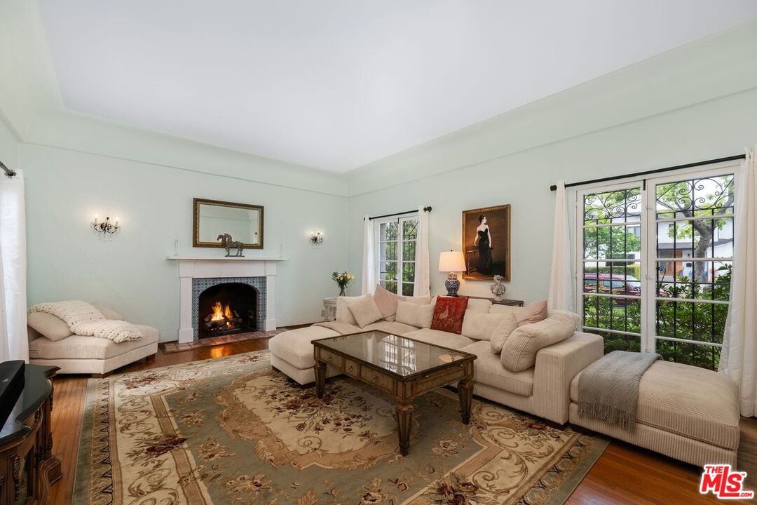 6258 Warner Drive Los Angeles, CA 90048 - Photo 4 of 32