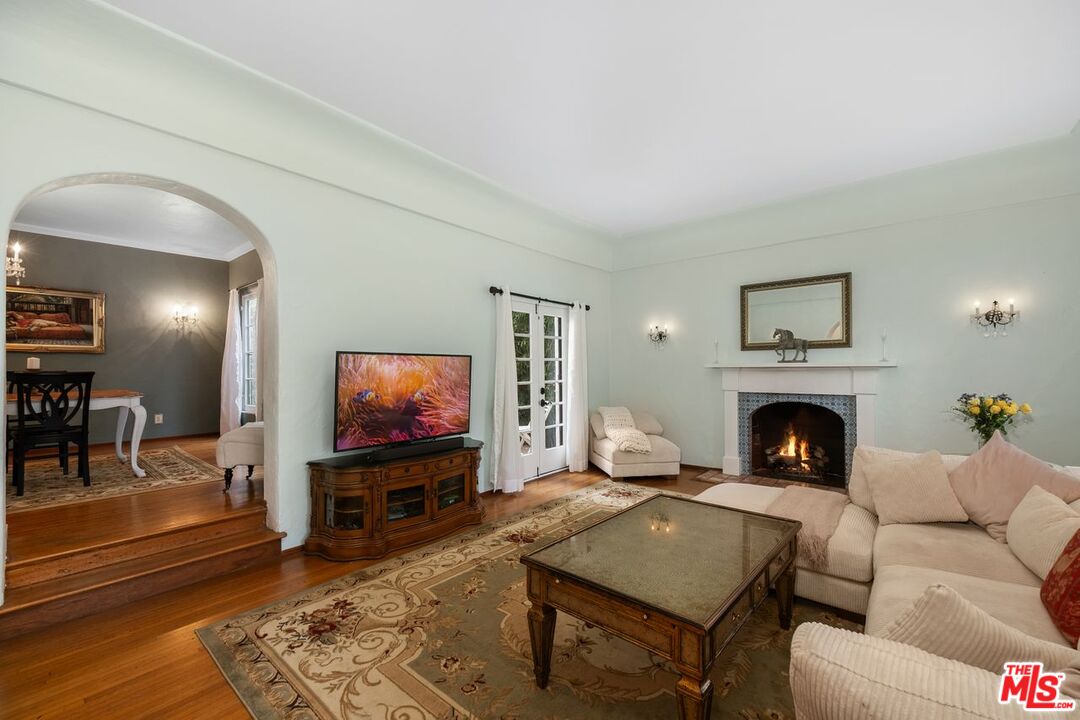 6258 Warner Drive Los Angeles, CA 90048 - Photo 5 of 32