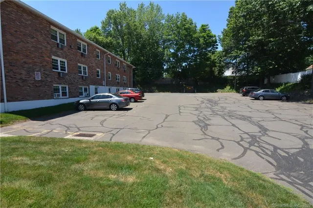 $1,300 | 84 Broad Street, Unit G1, Meriden, CT 06450