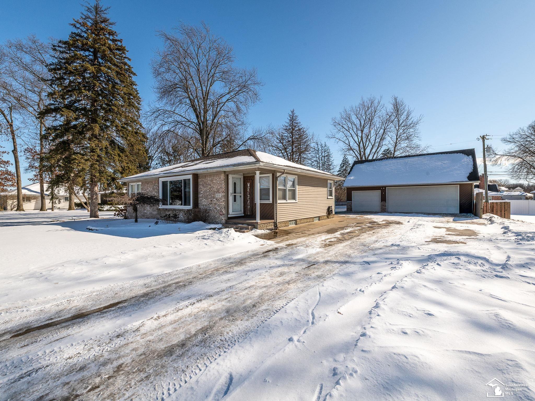 616 Cole Road Monroe, MI 48162 - Photo 38 of 43 50199219-8b6e2182-6ea4-45a2-89ad-e1cb1ea0a6ed.JPG