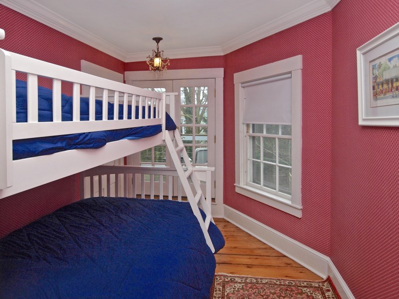 329 Spring Street Newport, RI 02840 - Photo 27 of 40