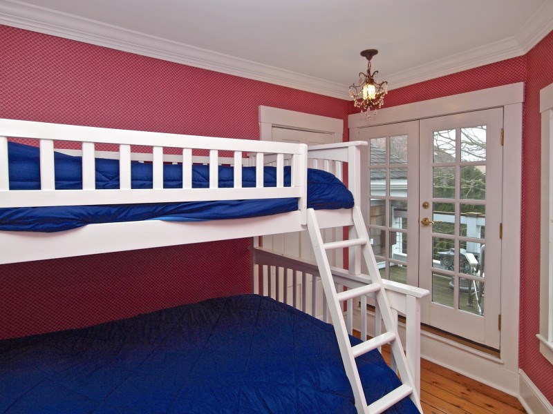 329 Spring Street Newport, RI 02840 - Photo 28 of 40