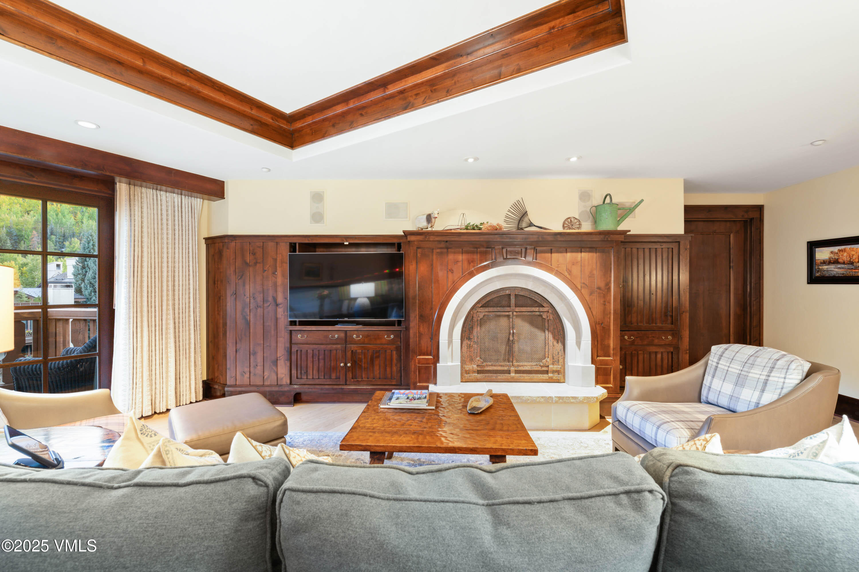 1 Willow Bridge Road, Unit 34 Vail, CO 81657 - Photo 5 of 27 Living Room/ Gas Fireplace