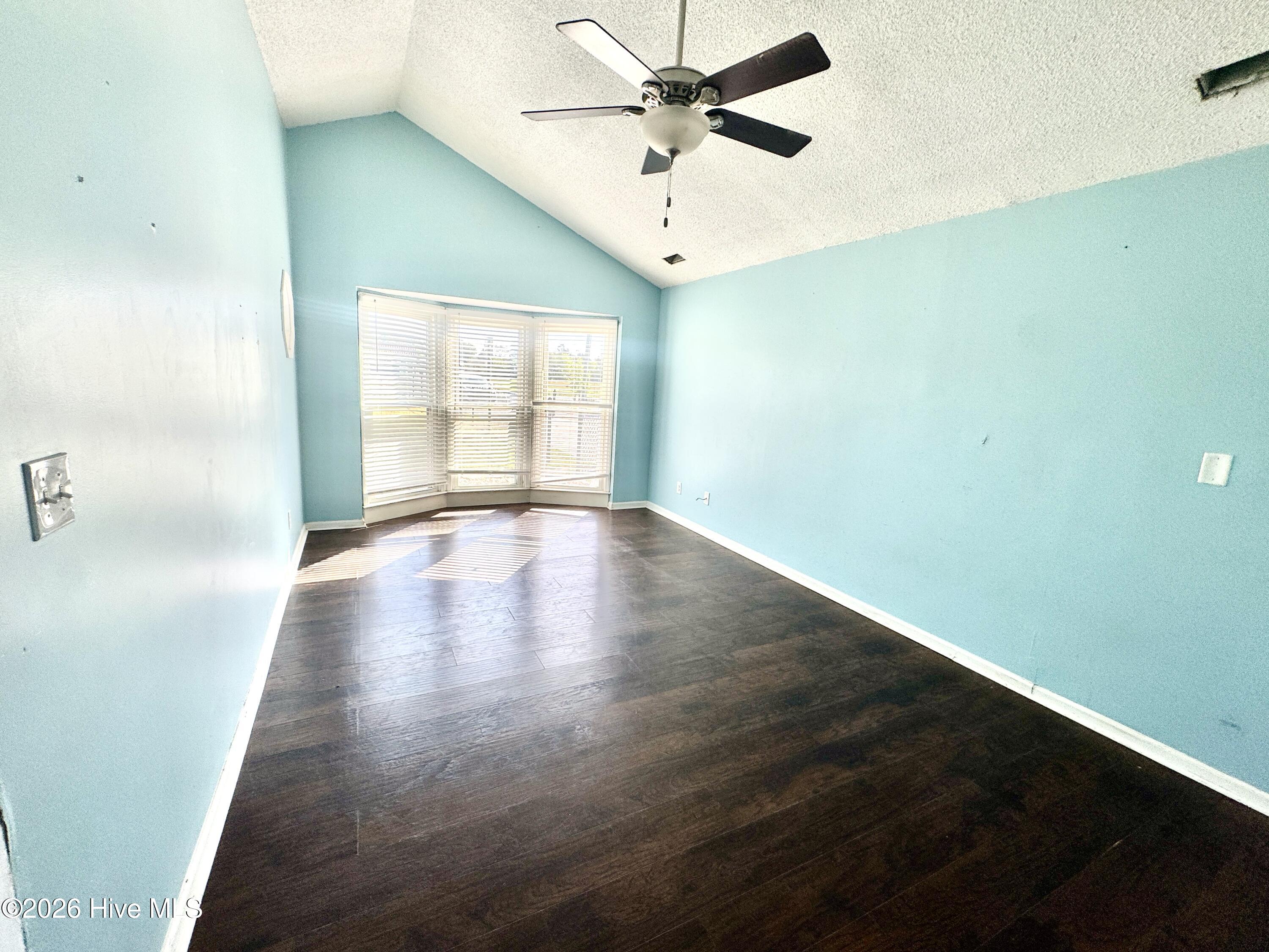 638 Sand Ridge Road Hubert, NC 28539 - Photo 3 of 13 Living room
