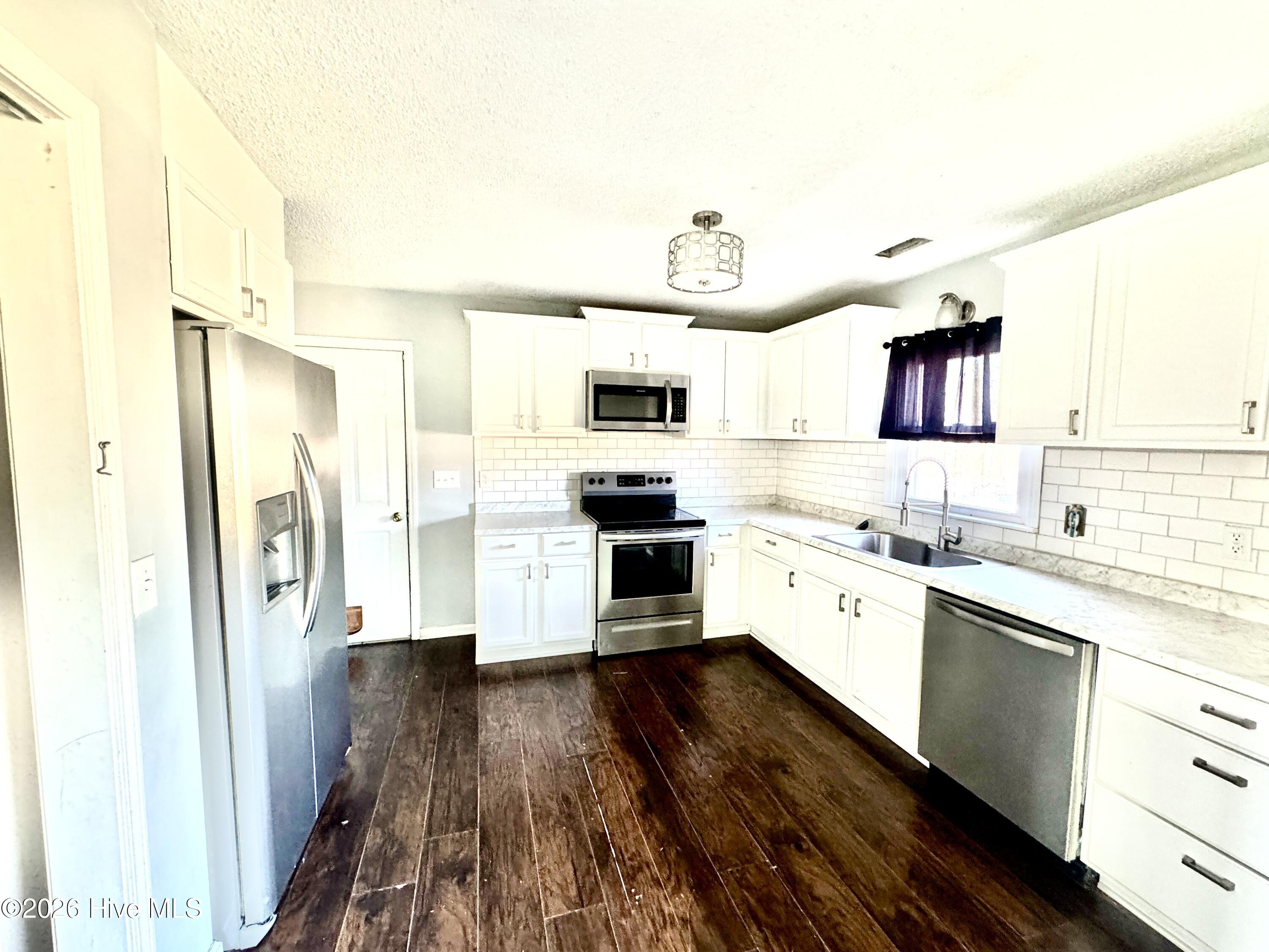 638 Sand Ridge Road Hubert, NC 28539 - Photo 4 of 13 Kitchen